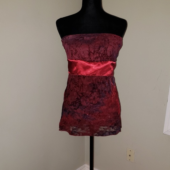 Vanity Tops - Red/black strapless top size M